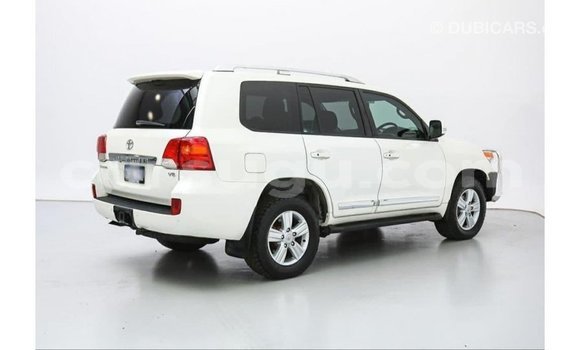 Sayi Imported Toyota Land Cruiser White Mota in Import - Dubai a Burkina Faso Sayi Imported Toyota Land Cruiser White Mota in Import - Dubai a Burkina Faso