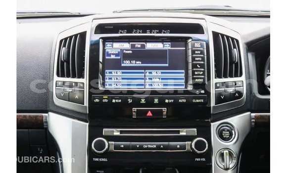 Sayi Imported Toyota Land Cruiser White Mota in Import - Dubai a Burkina Faso Sayi Imported Toyota Land Cruiser White Mota in Import - Dubai a Burkina Faso