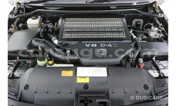 Sayi Imported Toyota Land Cruiser White Mota in Import - Dubai a Burkina Faso Sayi Imported Toyota Land Cruiser White Mota in Import - Dubai a Burkina Faso