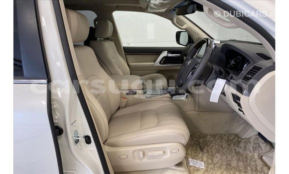 Sayi Imported Toyota Land Cruiser White Mota in Import - Dubai a Burkina Faso Sayi Imported Toyota Land Cruiser White Mota in Import - Dubai a Burkina Faso