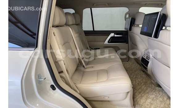 Sayi Imported Toyota Land Cruiser White Mota in Import - Dubai a Burkina Faso Sayi Imported Toyota Land Cruiser White Mota in Import - Dubai a Burkina Faso