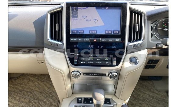 Sayi Imported Toyota Land Cruiser White Mota in Import - Dubai a Burkina Faso Sayi Imported Toyota Land Cruiser White Mota in Import - Dubai a Burkina Faso