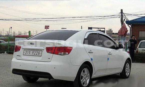 Acheter Neuf Voiture Kia Sephia Blanc à Ouagadougou, Burkina-Faso Acheter Neuf Voiture Kia Sephia Blanc à Ouagadougou, Burkina-Faso