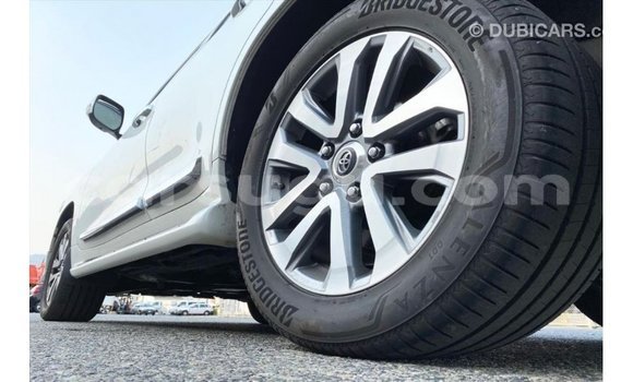 Sayi Imported Toyota Land Cruiser White Mota in Import - Dubai a Burkina Faso Sayi Imported Toyota Land Cruiser White Mota in Import - Dubai a Burkina Faso