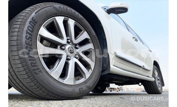 Sayi Imported Toyota Land Cruiser White Mota in Import - Dubai a Burkina Faso Sayi Imported Toyota Land Cruiser White Mota in Import - Dubai a Burkina Faso