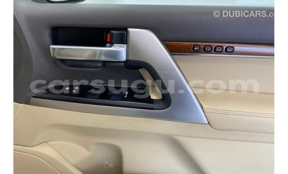 Sayi Imported Toyota Land Cruiser White Mota in Import - Dubai a Burkina Faso Sayi Imported Toyota Land Cruiser White Mota in Import - Dubai a Burkina Faso