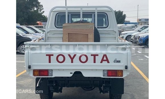 Acheter Import Voiture Toyota Land Cruiser Blanc à Import - Dubai, Burkina-Faso Acheter Import Voiture Toyota Land Cruiser Blanc à Import - Dubai, Burkina-Faso