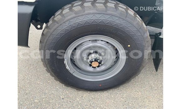 Acheter Import Voiture Toyota Land Cruiser Blanc à Import - Dubai, Burkina-Faso Acheter Import Voiture Toyota Land Cruiser Blanc à Import - Dubai, Burkina-Faso