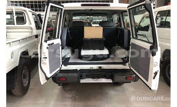 Acheter Import Voiture Toyota Land Cruiser Blanc à Import - Dubai, Burkina-Faso Acheter Import Voiture Toyota Land Cruiser Blanc à Import - Dubai, Burkina-Faso
