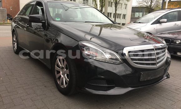 Acheter Neuf Voiture Mercedes-Benz 200 Noir à Ouagadougou, Burkina-Faso Acheter Neuf Voiture Mercedes-Benz 200 Noir à Ouagadougou, Burkina-Faso
