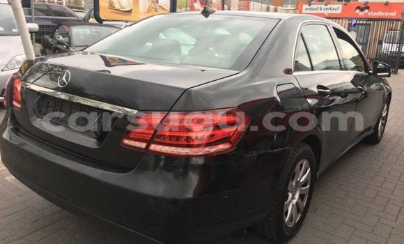 Acheter Neuf Voiture Mercedes-Benz 200 Noir à Ouagadougou, Burkina-Faso Acheter Neuf Voiture Mercedes-Benz 200 Noir à Ouagadougou, Burkina-Faso