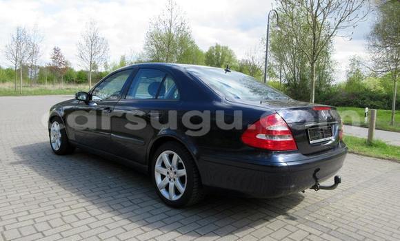 Acheter Neuf Voiture Mercedes-Benz 190 Noir à Ouagadougou, Burkina-Faso Acheter Neuf Voiture Mercedes-Benz 190 Noir à Ouagadougou, Burkina-Faso