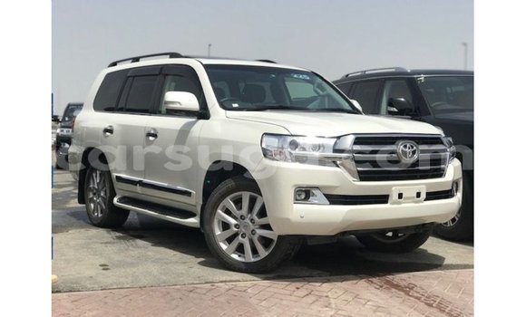 Sayi Imported Toyota Land Cruiser White Mota in Import - Dubai a Burkina Faso Sayi Imported Toyota Land Cruiser White Mota in Import - Dubai a Burkina Faso