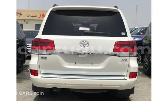 Sayi Imported Toyota Land Cruiser White Mota in Import - Dubai a Burkina Faso Sayi Imported Toyota Land Cruiser White Mota in Import - Dubai a Burkina Faso