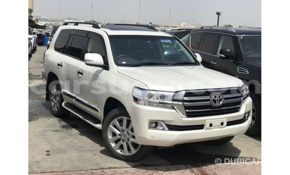 Sayi Imported Toyota Land Cruiser White Mota in Import - Dubai a Burkina Faso Sayi Imported Toyota Land Cruiser White Mota in Import - Dubai a Burkina Faso