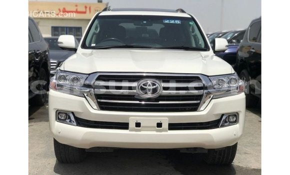Sayi Imported Toyota Land Cruiser White Mota in Import - Dubai a Burkina Faso Sayi Imported Toyota Land Cruiser White Mota in Import - Dubai a Burkina Faso