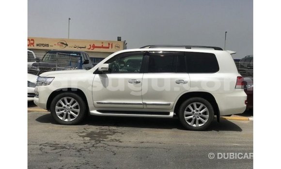 Sayi Imported Toyota Land Cruiser White Mota in Import - Dubai a Burkina Faso Sayi Imported Toyota Land Cruiser White Mota in Import - Dubai a Burkina Faso
