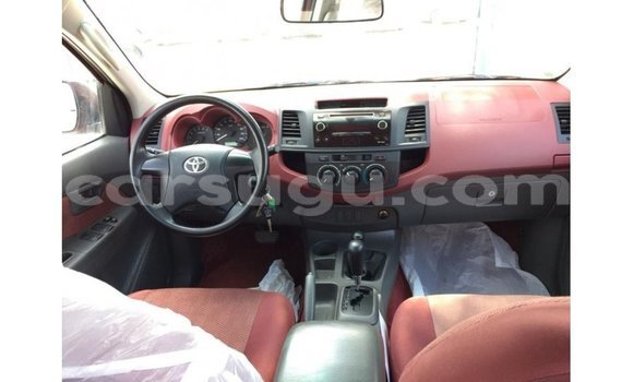 Acheter Import Voiture Toyota Hilux Rouge à Import - Dubai, Burkina-Faso Acheter Import Voiture Toyota Hilux Rouge à Import - Dubai, Burkina-Faso
