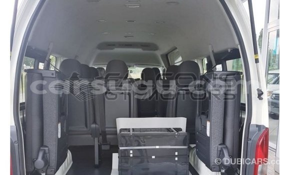 Sayi Imported Toyota Hiace White Mota in Import - Dubai a Burkina Faso Sayi Imported Toyota Hiace White Mota in Import - Dubai a Burkina Faso