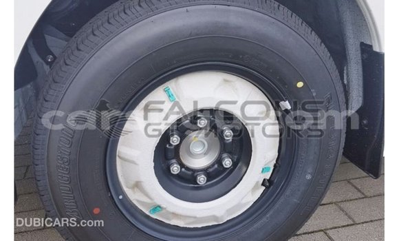 Sayi Imported Toyota Hiace White Mota in Import - Dubai a Burkina Faso Sayi Imported Toyota Hiace White Mota in Import - Dubai a Burkina Faso