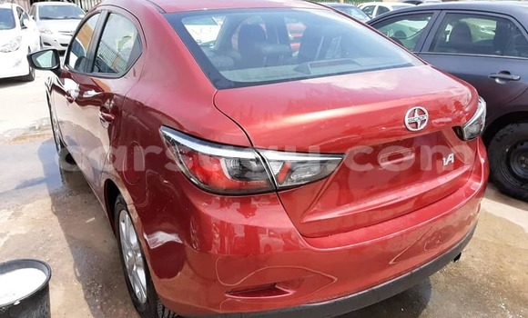 Acheter Occasion Voiture Toyota Yaris Rouge à Ouagadougou, Burkina-Faso Acheter Occasion Voiture Toyota Yaris Rouge à Ouagadougou, Burkina-Faso