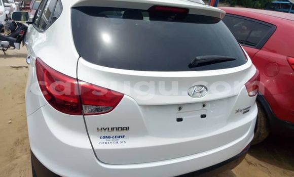 Acheter Occasion Voiture Hyundai Tucson Blanc à Ouagadougou, Burkina-Faso Acheter Occasion Voiture Hyundai Tucson Blanc à Ouagadougou, Burkina-Faso