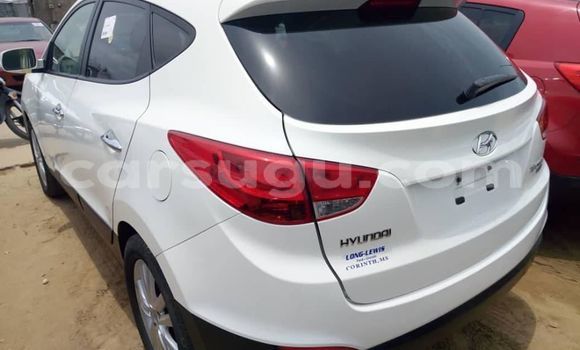 Acheter Occasion Voiture Hyundai Tucson Blanc à Ouagadougou, Burkina-Faso Acheter Occasion Voiture Hyundai Tucson Blanc à Ouagadougou, Burkina-Faso