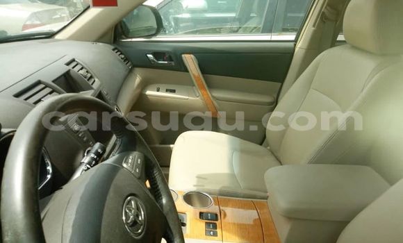 Acheter Occasion Voiture Toyota Highlander Blanc à Ouagadougou, Burkina-Faso Acheter Occasion Voiture Toyota Highlander Blanc à Ouagadougou, Burkina-Faso