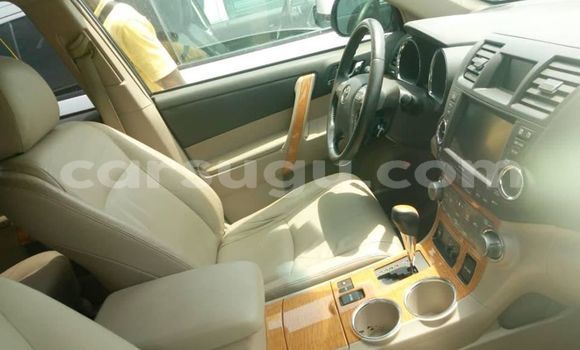 Acheter Occasion Voiture Toyota Highlander Blanc à Ouagadougou, Burkina-Faso Acheter Occasion Voiture Toyota Highlander Blanc à Ouagadougou, Burkina-Faso