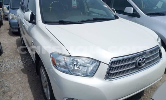 Acheter Occasion Voiture Toyota Highlander Blanc à Ouagadougou, Burkina-Faso Acheter Occasion Voiture Toyota Highlander Blanc à Ouagadougou, Burkina-Faso