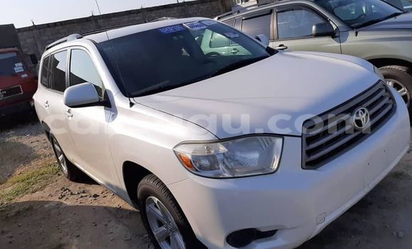 Acheter Occasion Voiture Toyota Highlander Blanc à Ouagadougou, Burkina-Faso Acheter Occasion Voiture Toyota Highlander Blanc à Ouagadougou, Burkina-Faso