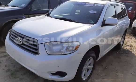 Acheter Occasion Voiture Toyota Highlander Blanc à Ouagadougou, Burkina-Faso Acheter Occasion Voiture Toyota Highlander Blanc à Ouagadougou, Burkina-Faso