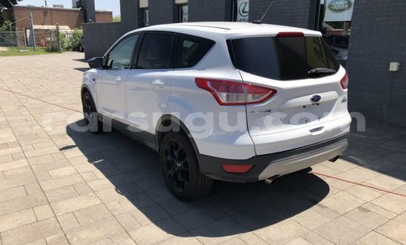 Acheter Occasion Voiture Ford Escape Blanc à Ouagadougou, Burkina-Faso Acheter Occasion Voiture Ford Escape Blanc à Ouagadougou, Burkina-Faso