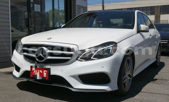 Acheter Occasion Voiture Mercedes-Benz E-klasse Blanc à Ouagadougou, Burkina-Faso Acheter Occasion Voiture Mercedes-Benz E-klasse Blanc à Ouagadougou, Burkina-Faso