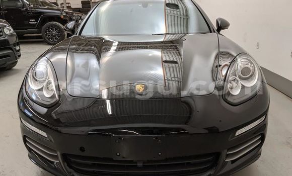 Sayi Na hannu Porsche Panamera Black Mota in Ouagadougou a Burkina Faso