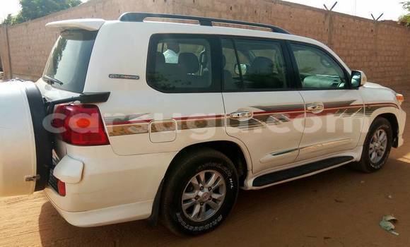 Acheter Occasion Voiture Toyota Land Cruiser Blanc à Ouagadougou, Burkina-Faso Acheter Occasion Voiture Toyota Land Cruiser Blanc à Ouagadougou, Burkina-Faso