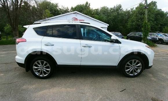 Acheter Occasion Voiture Toyota RAV4 Blanc à Ouagadougou, Burkina-Faso Acheter Occasion Voiture Toyota RAV4 Blanc à Ouagadougou, Burkina-Faso