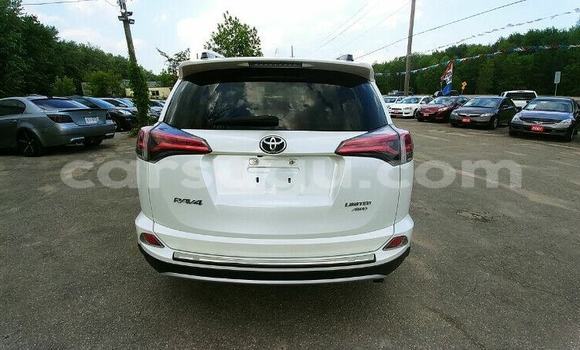 Acheter Occasion Voiture Toyota RAV4 Blanc à Ouagadougou, Burkina-Faso Acheter Occasion Voiture Toyota RAV4 Blanc à Ouagadougou, Burkina-Faso