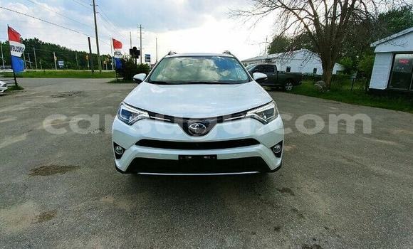 Acheter Occasion Voiture Toyota RAV4 Blanc à Ouagadougou, Burkina-Faso Acheter Occasion Voiture Toyota RAV4 Blanc à Ouagadougou, Burkina-Faso
