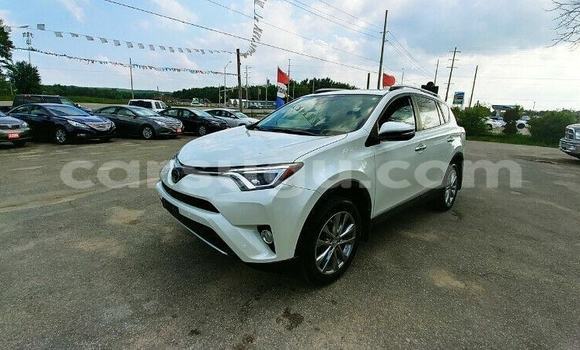 Acheter Occasion Voiture Toyota RAV4 Blanc à Ouagadougou, Burkina-Faso Acheter Occasion Voiture Toyota RAV4 Blanc à Ouagadougou, Burkina-Faso
