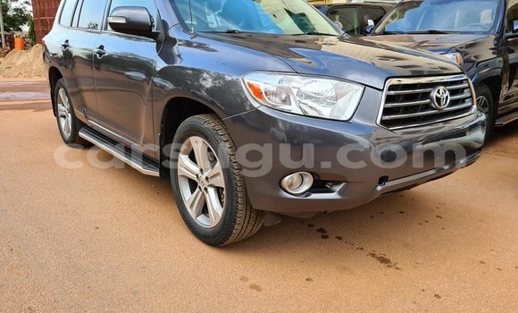 Acheter Occasion Voiture Toyota Highlander Bleu à Ouagadougou, Burkina-Faso Acheter Occasion Voiture Toyota Highlander Bleu à Ouagadougou, Burkina-Faso