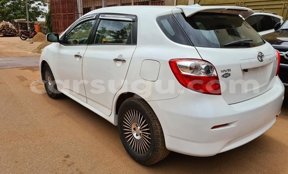 Sayi Na hannu Toyota Matrix White Mota in Ouagadougou a Burkina Faso Sayi Na hannu Toyota Matrix White Mota in Ouagadougou a Burkina Faso