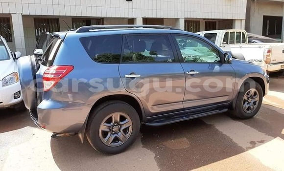 Sayi Na hannu Toyota RAV4 Blue Mota in Ouagadougou a Burkina Faso Sayi Na hannu Toyota RAV4 Blue Mota in Ouagadougou a Burkina Faso