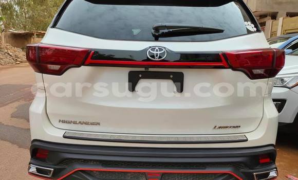 Acheter Occasion Voiture Toyota Highlander Blanc à Ouagadougou, Burkina-Faso Acheter Occasion Voiture Toyota Highlander Blanc à Ouagadougou, Burkina-Faso