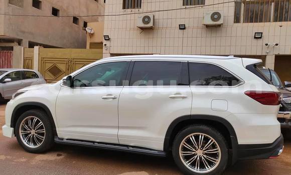 Acheter Occasion Voiture Toyota Highlander Blanc à Ouagadougou, Burkina-Faso Acheter Occasion Voiture Toyota Highlander Blanc à Ouagadougou, Burkina-Faso
