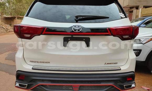Acheter Occasion Voiture Toyota Highlander Blanc à Ouagadougou, Burkina-Faso Acheter Occasion Voiture Toyota Highlander Blanc à Ouagadougou, Burkina-Faso