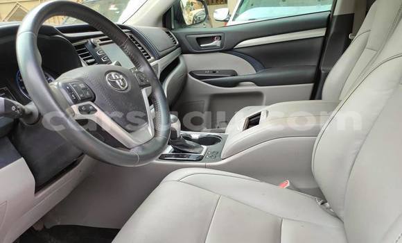 Acheter Occasion Voiture Toyota Highlander Blanc à Ouagadougou, Burkina-Faso Acheter Occasion Voiture Toyota Highlander Blanc à Ouagadougou, Burkina-Faso