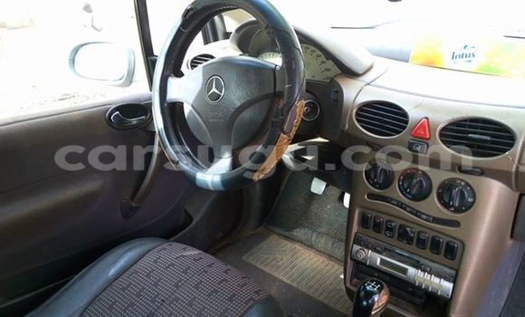 Acheter Neuf Voiture Mercedes-Benz 190 Gris à Ouagadougou, Burkina-Faso Acheter Neuf Voiture Mercedes-Benz 190 Gris à Ouagadougou, Burkina-Faso