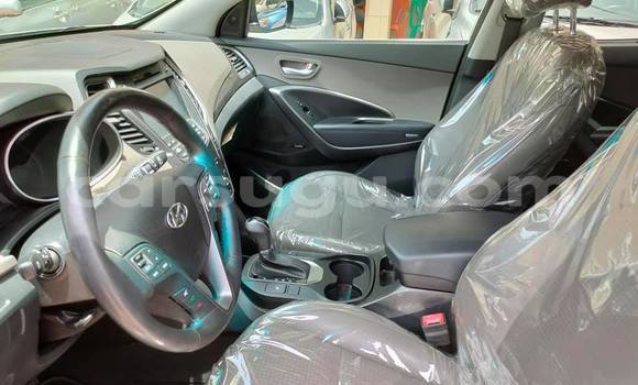 Sayi Na hannu Hyundai Santa Fe White Mota in Ouagadougou a Burkina Faso Sayi Na hannu Hyundai Santa Fe White Mota in Ouagadougou a Burkina Faso