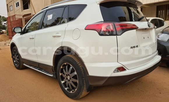 Acheter Occasion Voiture Toyota RAV4 Blanc à Ouagadougou, Burkina-Faso Acheter Occasion Voiture Toyota RAV4 Blanc à Ouagadougou, Burkina-Faso